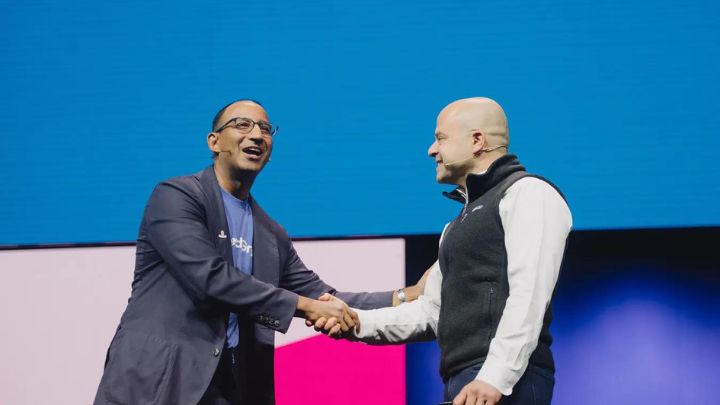 Two ceos shaking hands